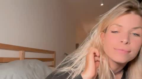 mer_kel online show from May 5, 10:13 pm