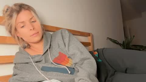 mer_kel online show from April 30, 10:36 pm