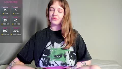 Snapshot of mercedescutee chatting on January 6, 12:46 pm mercedescutee online show from January 6, 12:46 pm