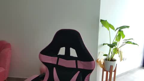 Miss Freckles online show from April 14, 2:50 pm