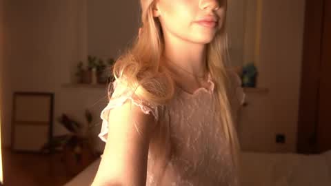 Lara OFFLINE  online show from April 3, 7:45 pm