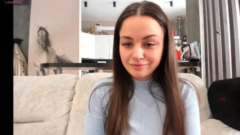 Mia online show from March 4, 7:19 am