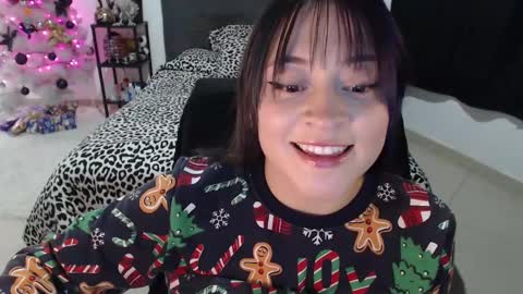 Snapshot of mia_adams_red chatting on December 24, 11:11 pm mia online show from December 24, 11:11 pm