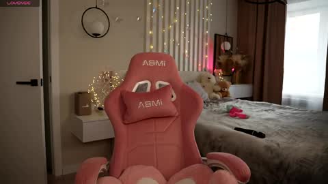 Just call me Kitty online show from April 1, 8:59 am