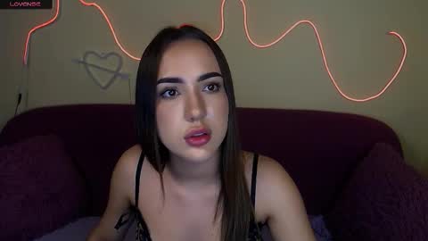 mia_cutie77 online show from December 2, 12:18 pm