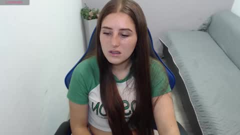 Snapshot of mia_diaz1 chatting on October 15, 1:36 pm Mia online show from October 15, 1:36 pm