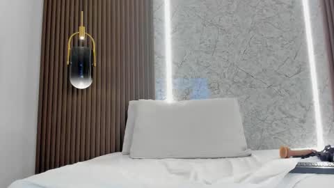 Mia Dollce online show from January 9, 6:01 pm