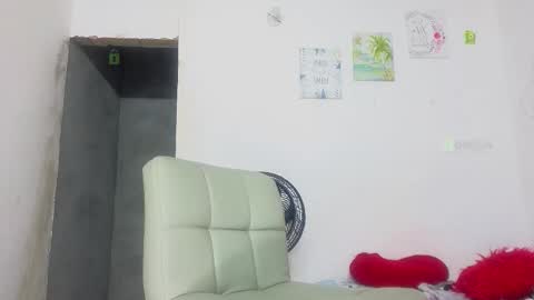 Snapshot of mia_dollone1 chatting on September 17, 10:19 pm Mia online show from September 17, 10:19 pm