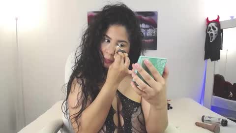 Mia online show from January 31, 11:56 pm