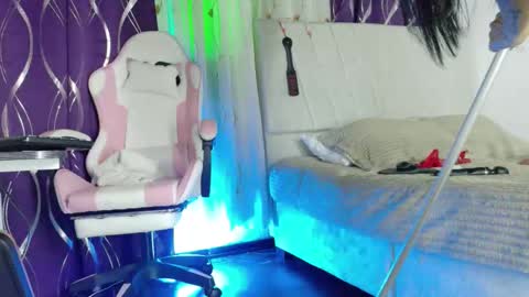 mia elan online show from January 9, 5:17 pm