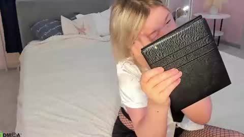 Mia online show from June 25, 3:28 am