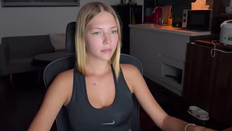 Snapshot of mia_floo chatting on September 26, 3:42 pm mia_floo online show from September 26, 3:42 pm