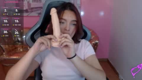 Mia online show from December 19, 1:25 pm