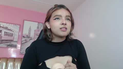 Mia online show from October 23, 1:39 pm