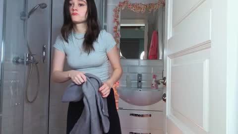 Snapshot of mia_g_ chatting on February 8, 5:40 am Mia online show from February 8, 5:40 am