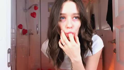 Snapshot of mia_g_ chatting on February 10, 5:36 am Mia online show from February 10, 5:36 am