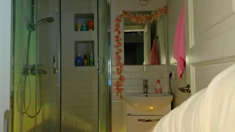 Snapshot of mia_g_ chatting on February 28, 5:37 am Mia online show from February 28, 5:37 am
