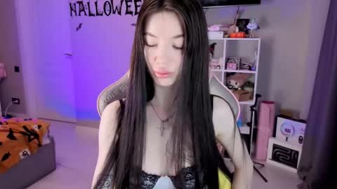 MIA HELP ME REACH 100 LIKES online show from November 13, 3:44 pm