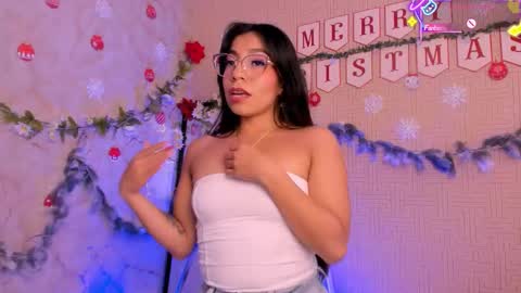 Mia online show from December 3, 8:55 pm