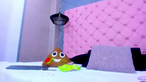 Mia online show from March 3, 1:17 pm