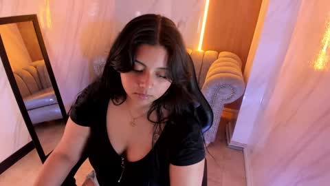 Snapshot of mia_hot_tf chatting on October 6, 8:35 pm Mia online show from October 6, 8:35 pm