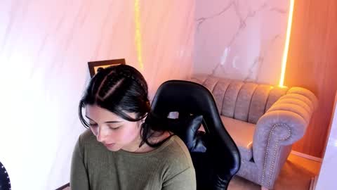 Snapshot of mia_hot_tf chatting on October 3, 9:31 pm Mia online show from October 3, 9:31 pm