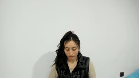 Snapshot of mia_kanee chatting on December 2, 11:27 pm mia kaneee online show from December 2, 11:27 pm