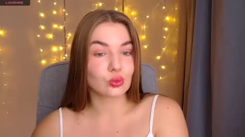 mia_lemm online show from September 22, 8:13 am