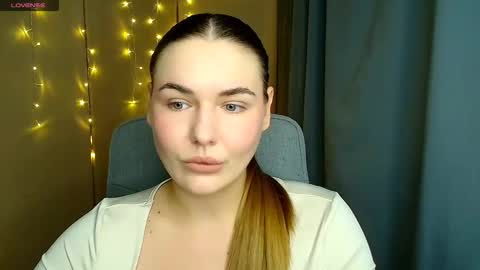 mia_lemm online show from November 13, 12:15 pm