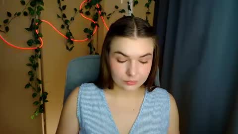 mia_lemm online show from April 2, 6:44 am