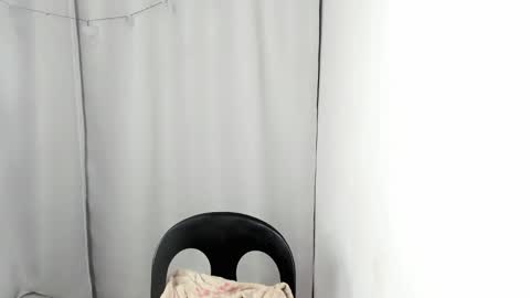 M I A online show from October 31, 1:26 pm