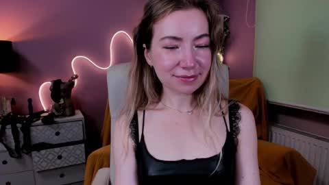 Mia online show from September 19, 6:56 am