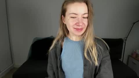 Mia online show from December 23, 7:34 am