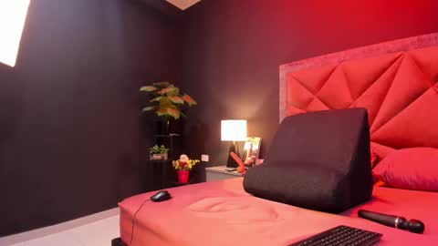 Snapshot of mia_milff chatting on September 24, 6:18 pm MIA online show from September 24, 6:18 pm