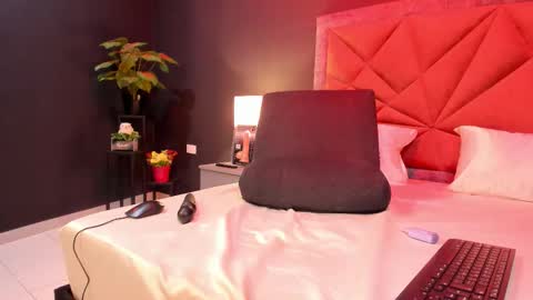 Snapshot of mia_milff chatting on October 12, 8:33 pm MIA online show from October 12, 8:33 pm