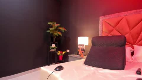 Snapshot of mia_milff chatting on September 14, 10:07 pm MIA online show from September 14, 10:07 pm
