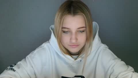 Snapshot of mia_moon27 chatting on September 29, 11:26 am Mia online show from September 29, 11:26 am