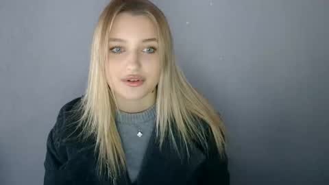 Snapshot of mia_moon27 chatting on October 1, 10:20 am Mia online show from October 1, 10:20 am