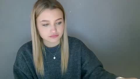 Snapshot of mia_moon27 chatting on October 2, 1:27 pm Mia online show from October 2, 1:27 pm