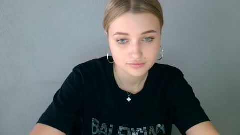 Snapshot of mia_moon27 chatting on September 14, 10:02 am Mia online show from September 14, 10:02 am