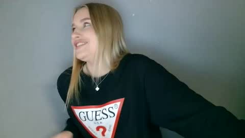 Snapshot of mia_moon27 chatting on September 19, 1:54 pm Mia online show from September 19, 1:54 pm