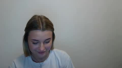 Snapshot of mia_moon27 chatting on October 20, 10:24 pm Mia online show from October 20, 10:24 pm