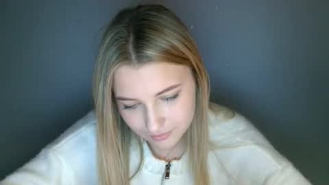 Snapshot of mia_moon27 chatting on September 27, 3:52 pm Mia online show from September 27, 3:52 pm
