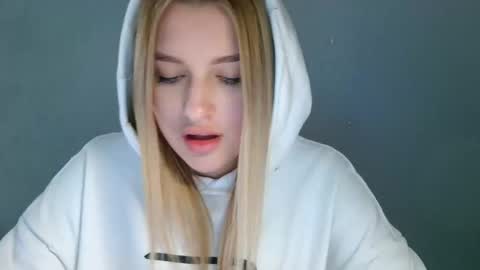 Snapshot of mia_moon27 chatting on September 26, 1:20 pm Mia online show from September 26, 1:20 pm