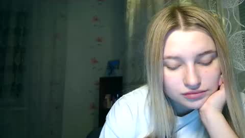 Snapshot of mia_moon27 chatting on October 9, 9:41 pm Mia online show from October 9, 9:41 pm