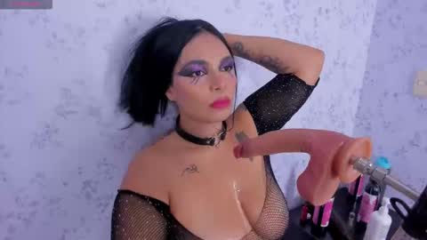 mia novoa online show from October 28, 9:08 pm