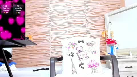 Snapshot of mia_pineda chatting on February 21, 6:48 pm Mariana online show from February 21, 6:48 pm