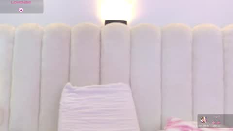 Mia online show from November 19, 12:27 pm