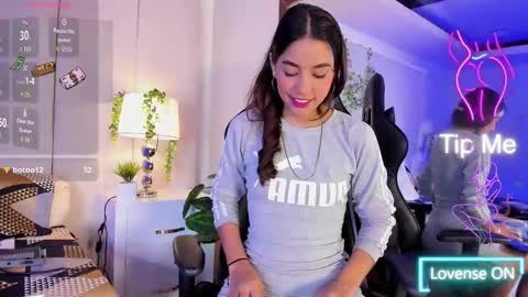 mia rousse25 online show from March 17, 4:22 pm