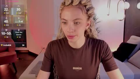 Mia online show from October 23, 7:03 am